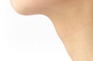 毛穴を小さく目立たなくする優れた化粧品